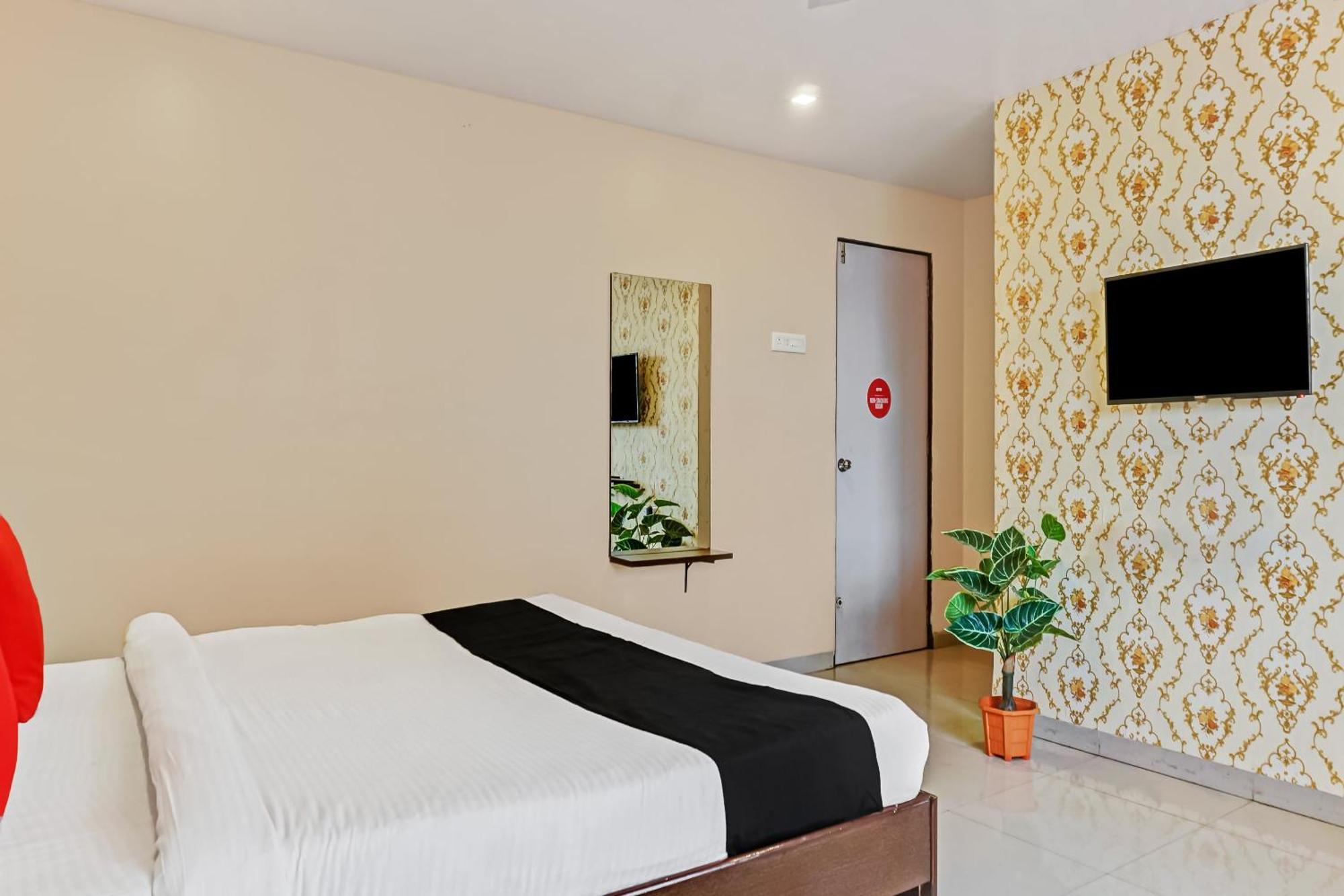 Hotel O Log Inn Plaza Near Eon It Park Pune Exterior photo