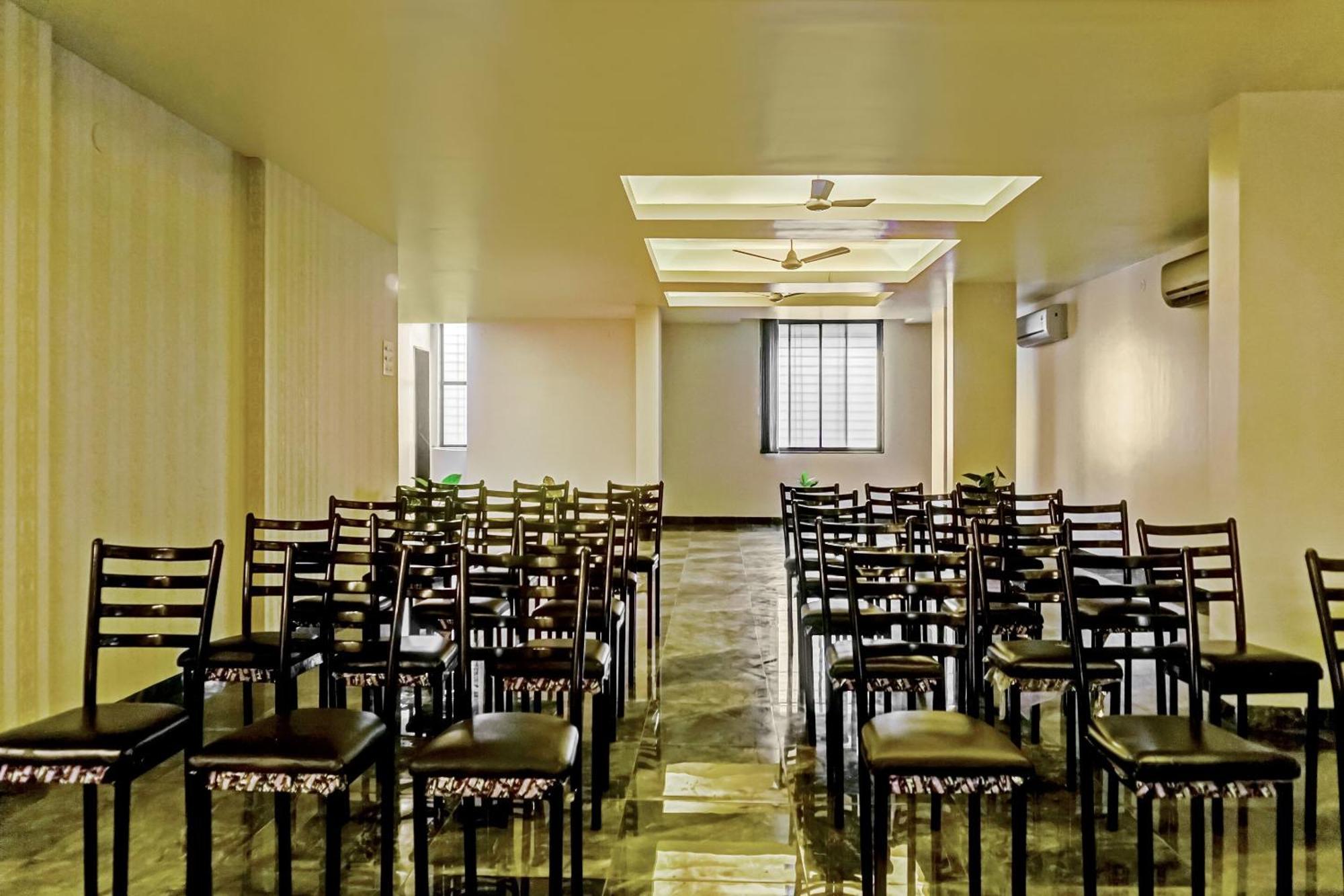 Hotel O Log Inn Plaza Near Eon It Park Pune Exterior photo