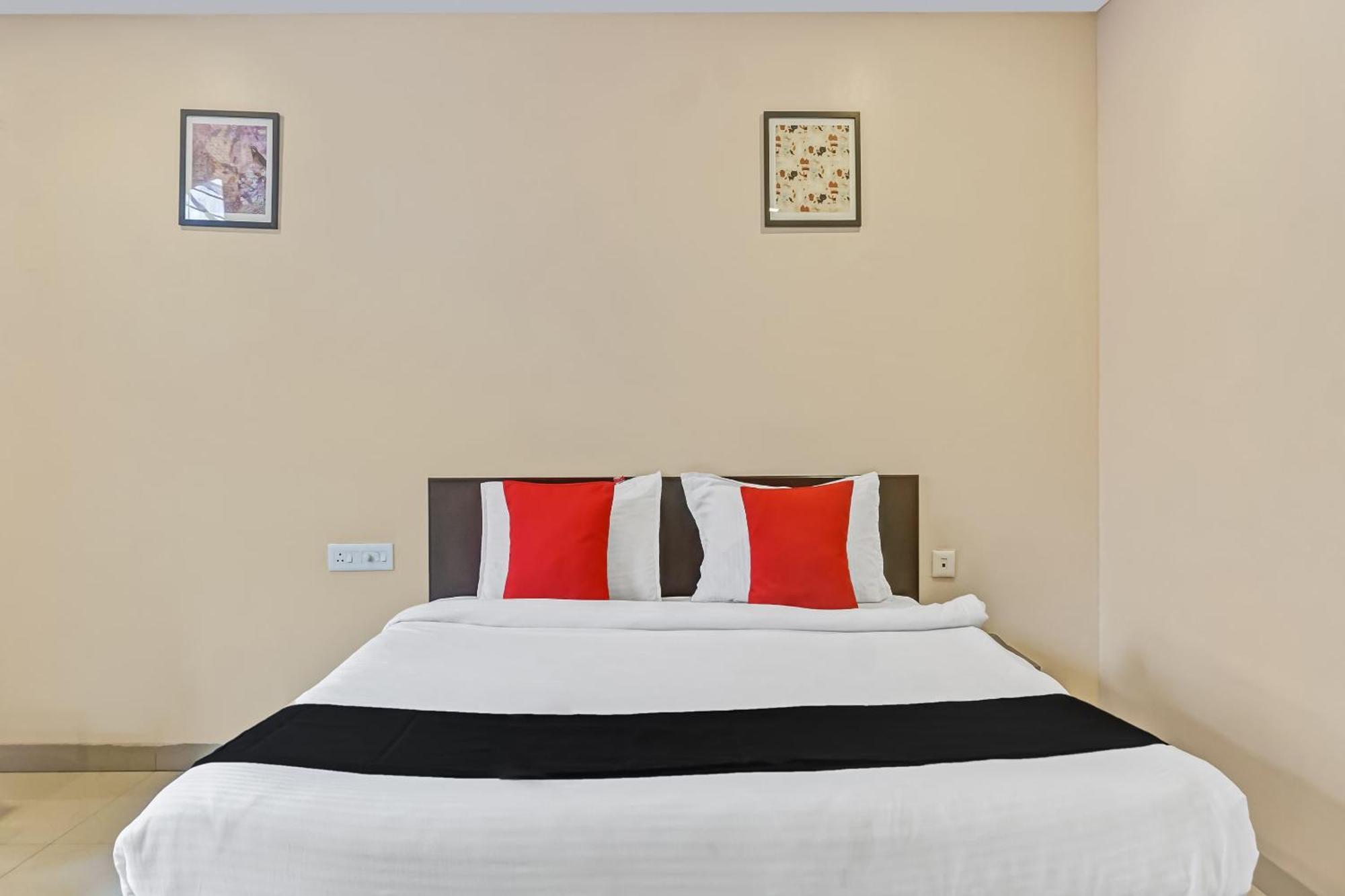 Hotel O Log Inn Plaza Near Eon It Park Pune Exterior photo